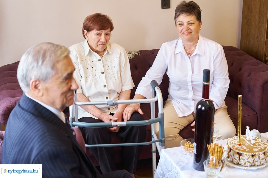 Szépkorú köszöntése - Szabó László