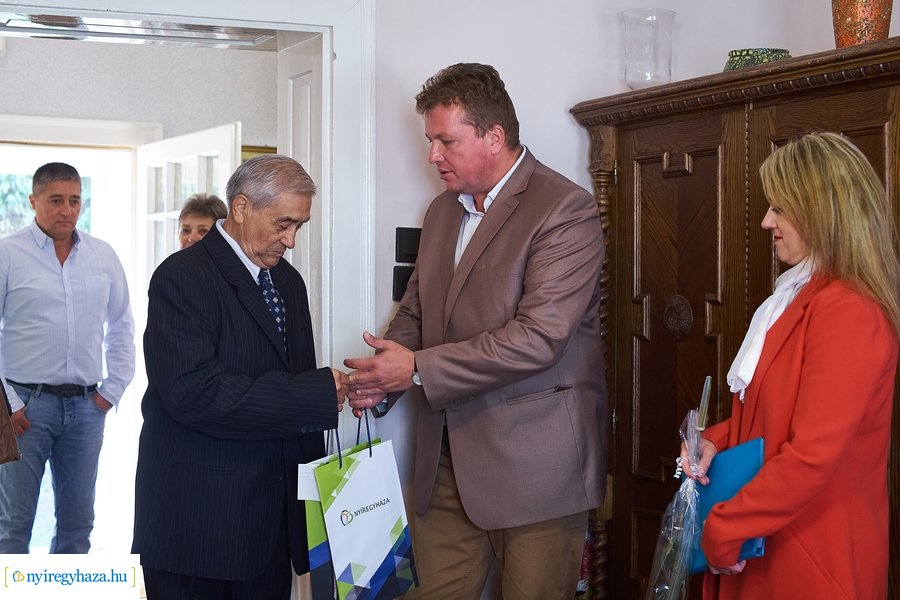 Szépkorú köszöntése - Szabó László