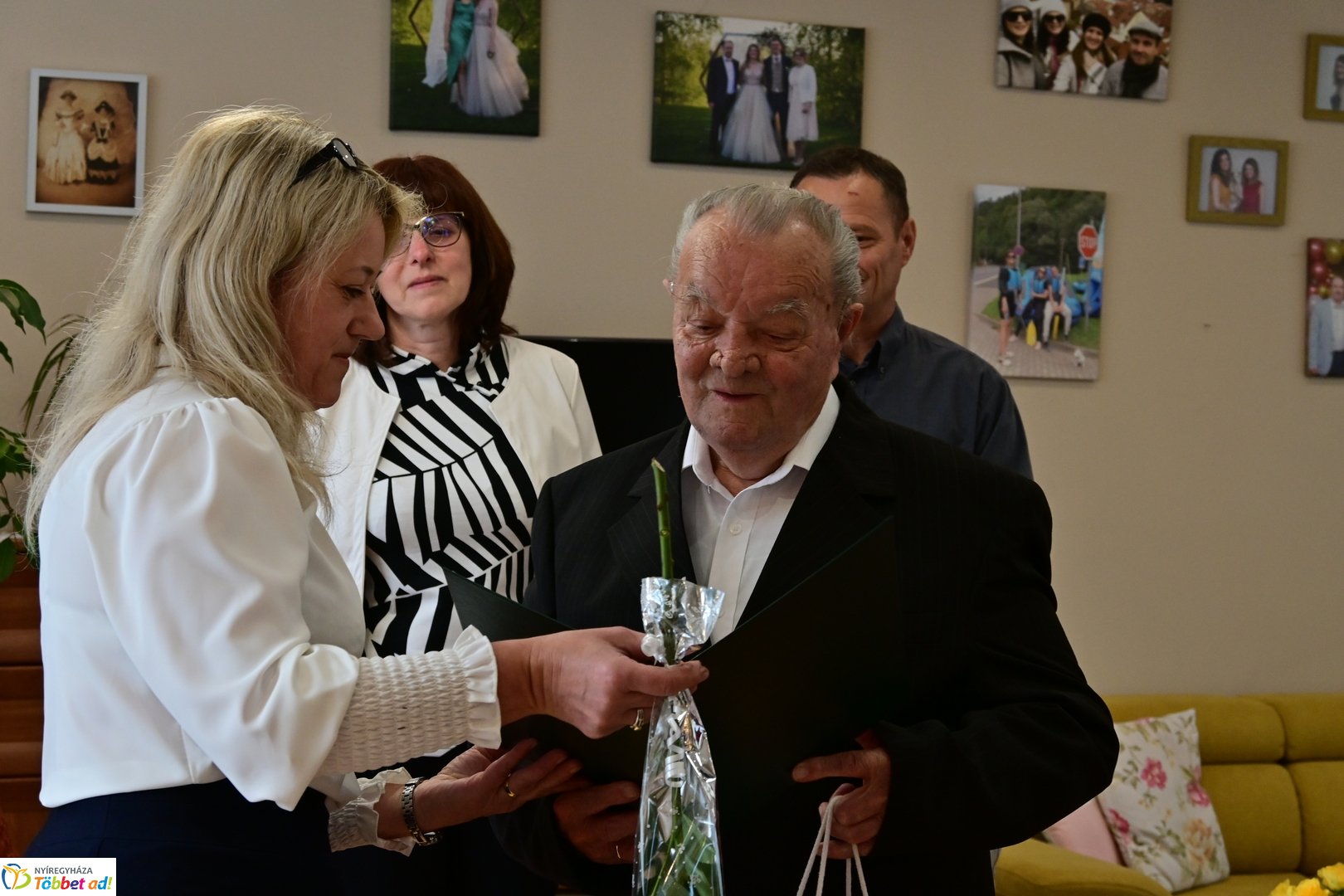 Szépkorú köszöntése - Vass György