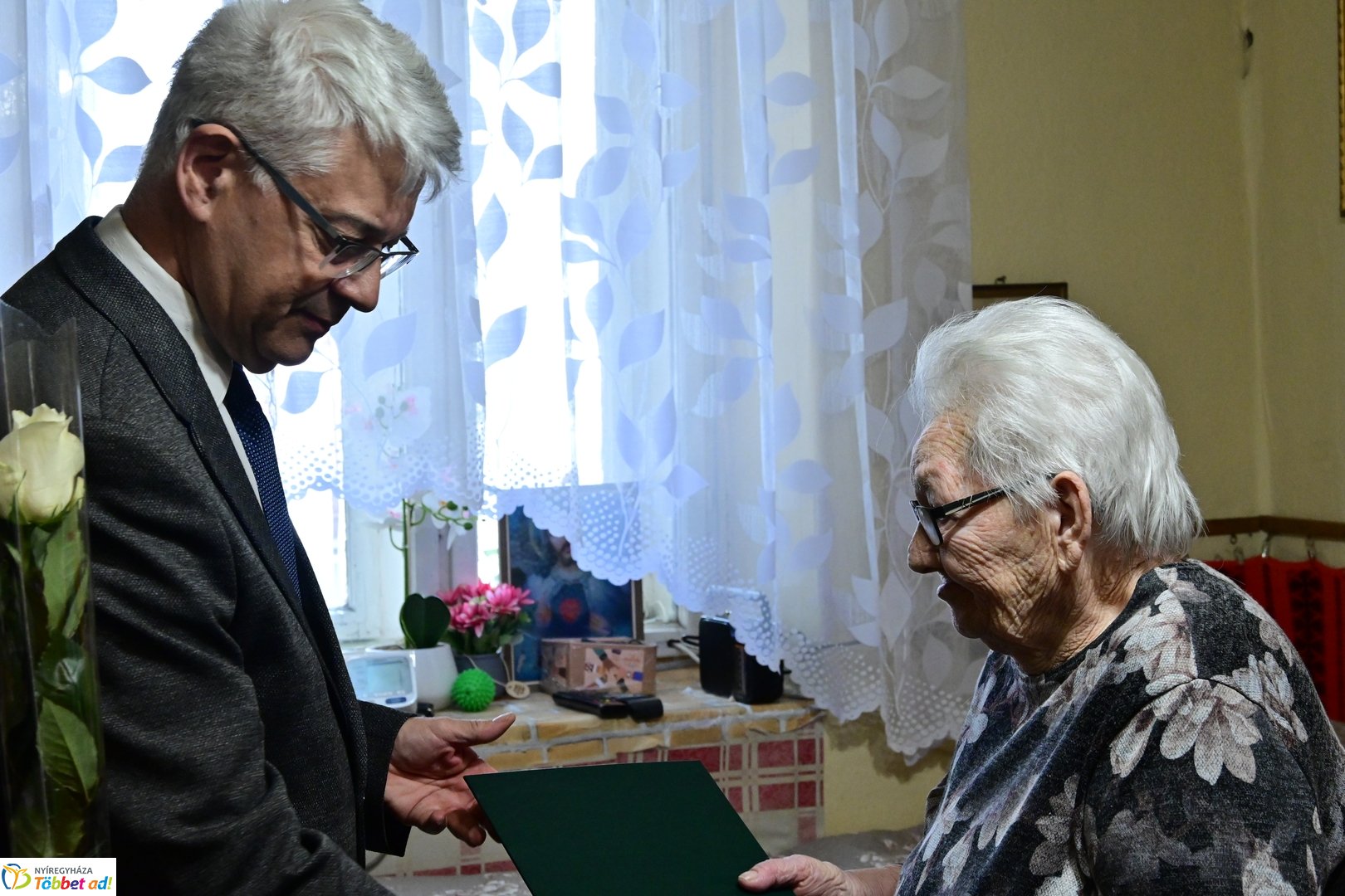 Szépkorú köszöntése - Zsadányi Györgyné