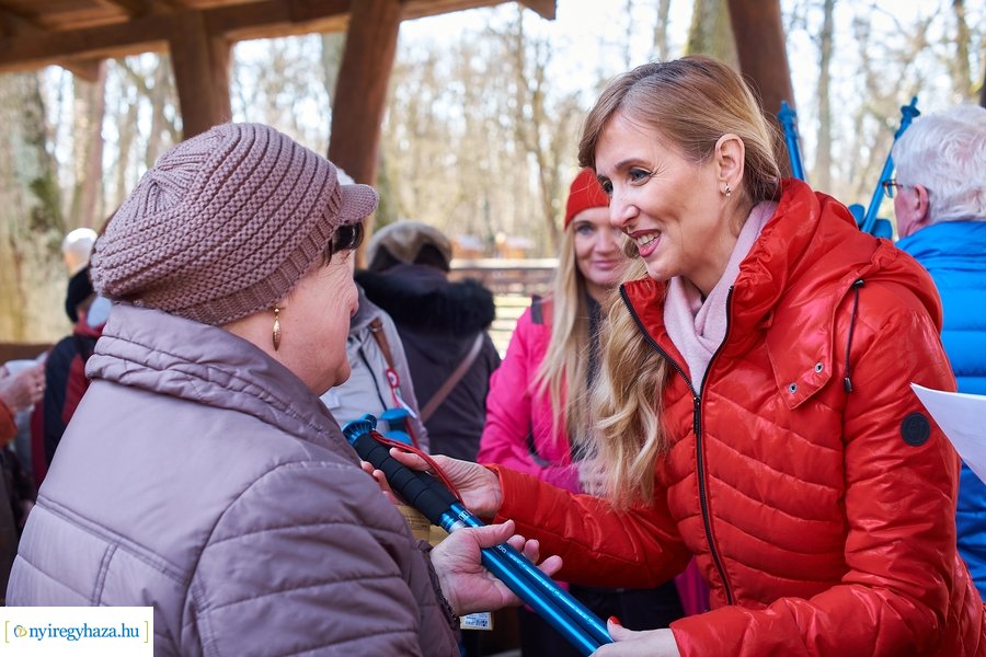 Szépkorúak első sétája az Erdei Tornapályán