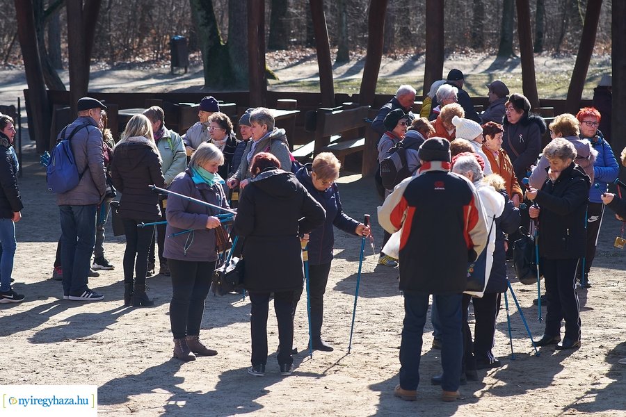 Szépkorúak első sétája az Erdei Tornapályán