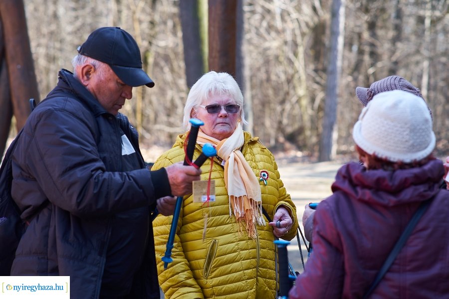 Szépkorúak első sétája az Erdei Tornapályán