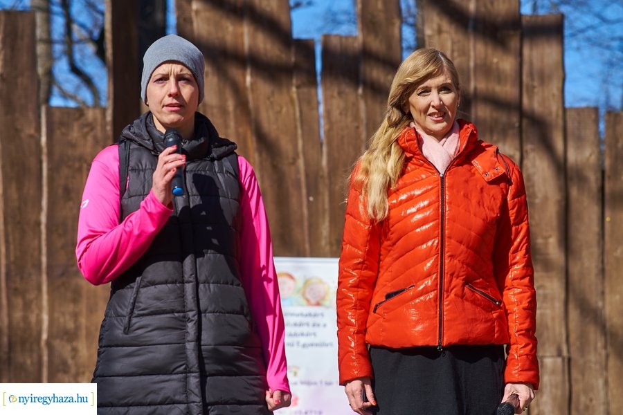 Szépkorúak első sétája az Erdei Tornapályán