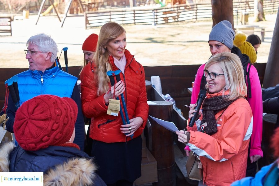 Szépkorúak első sétája az Erdei Tornapályán