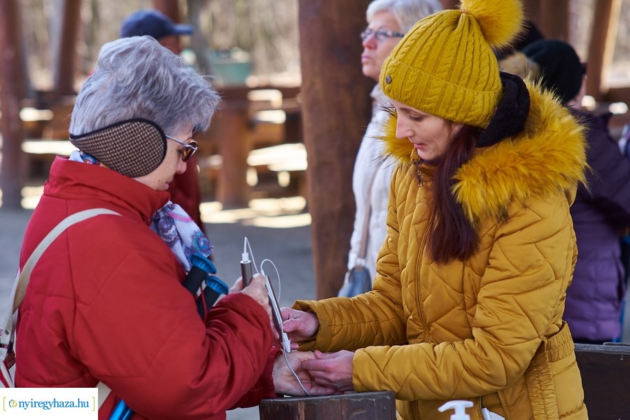 Szépkorúak első sétája az Erdei Tornapályán