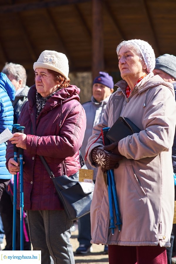 Szépkorúak első sétája az Erdei Tornapályán