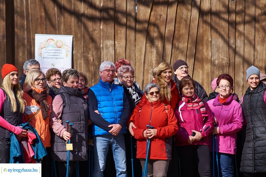 Szépkorúak első sétája az Erdei Tornapályán