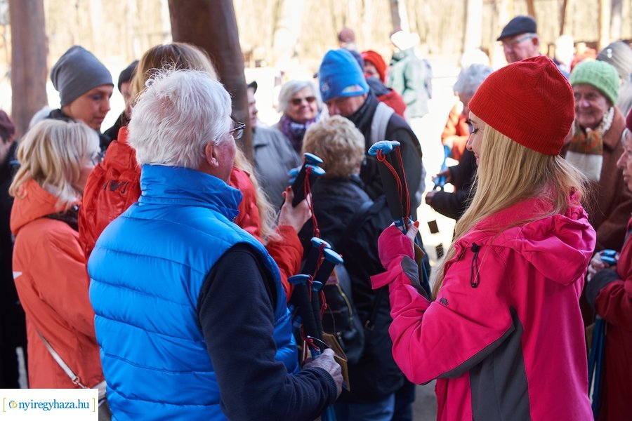Szépkorúak első sétája az Erdei Tornapályán