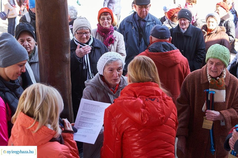 Szépkorúak első sétája az Erdei Tornapályán