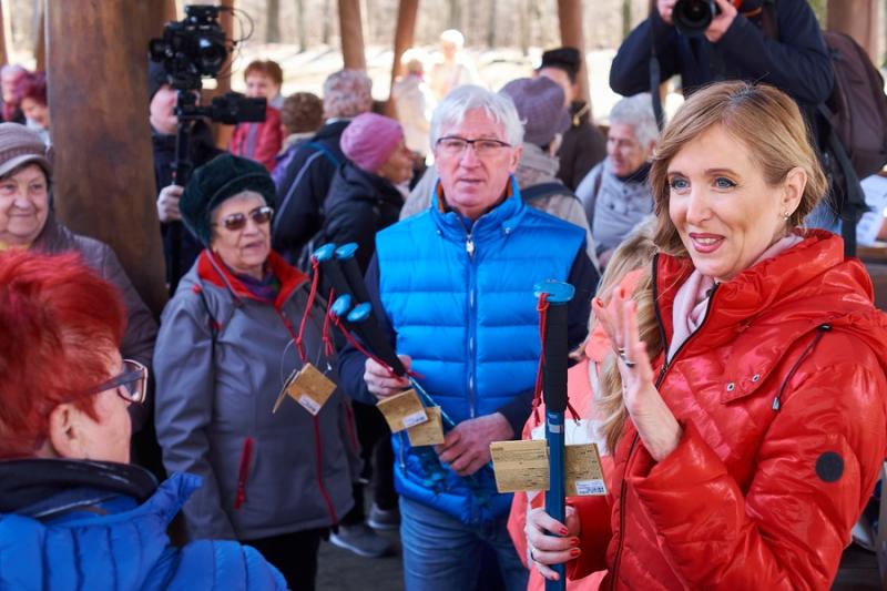 Szépkorúak első sétája az Erdei Tornapályán