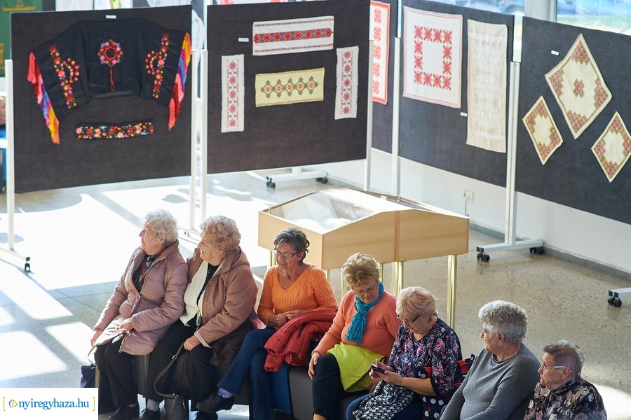 Szépkorúak kézimunka kiállítása 2021