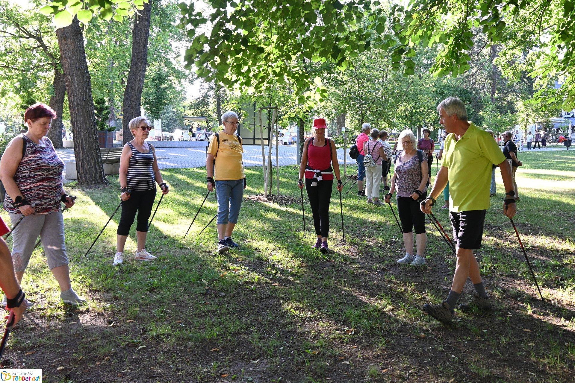Szerdai nordic walking Sóstón, mely mindenki számára ingyenesen vehető igénybe