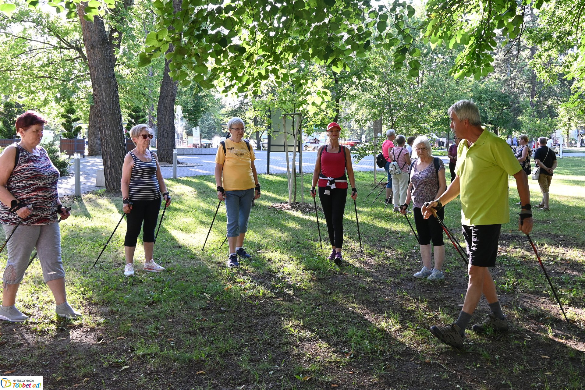 Szerdai nordic walking Sóstón, mely mindenki számára ingyenesen vehető igénybe