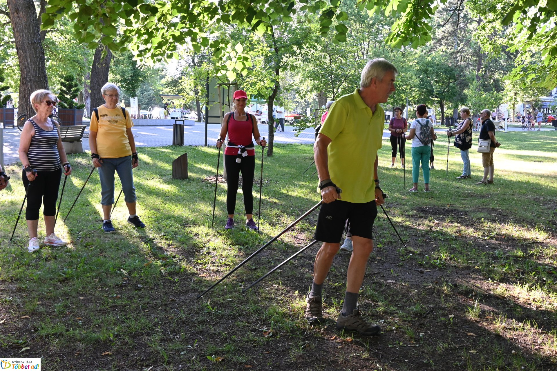 Szerdai nordic walking Sóstón, mely mindenki számára ingyenesen vehető igénybe