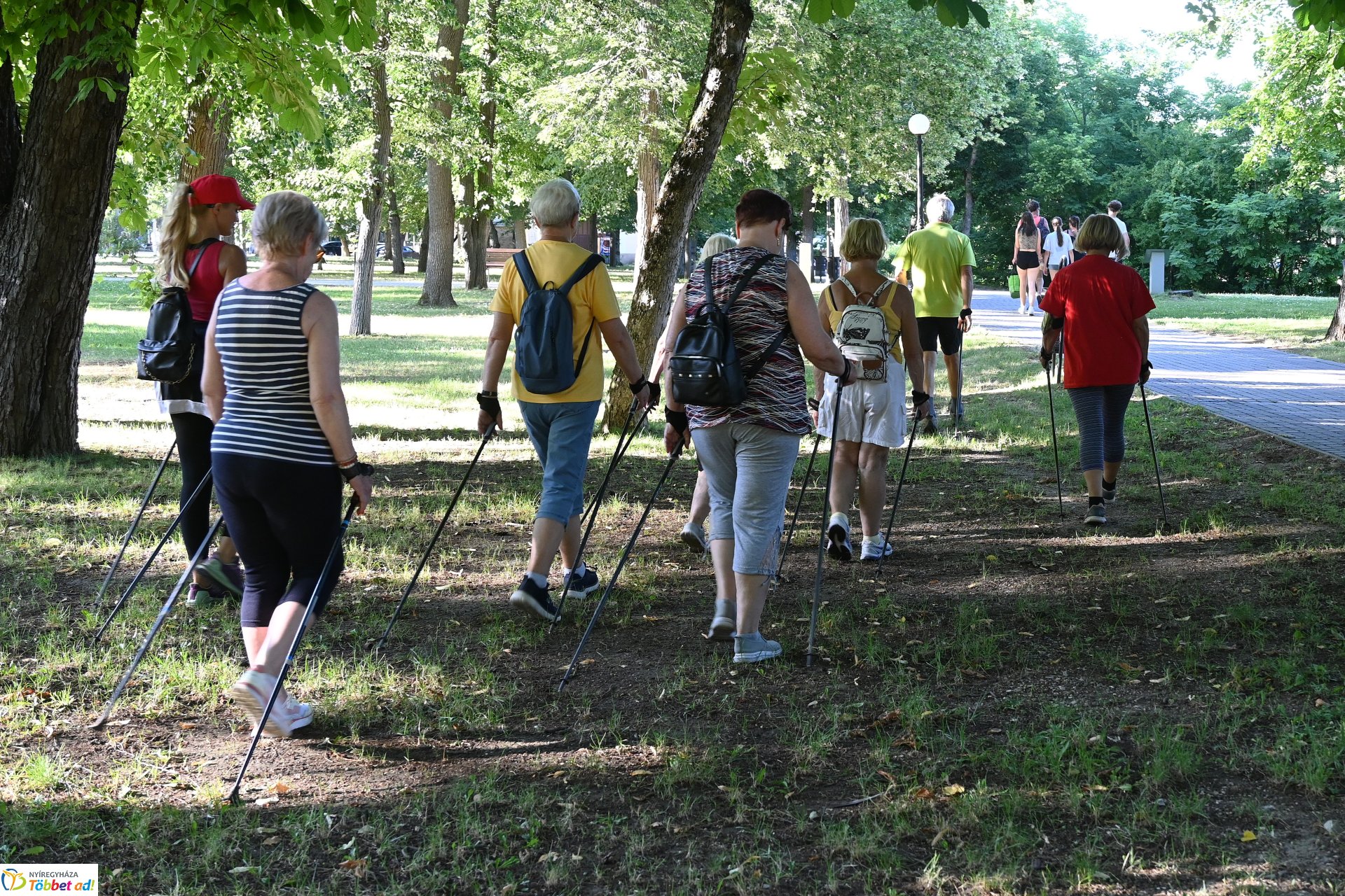 Szerdai nordic walking Sóstón, mely mindenki számára ingyenesen vehető igénybe