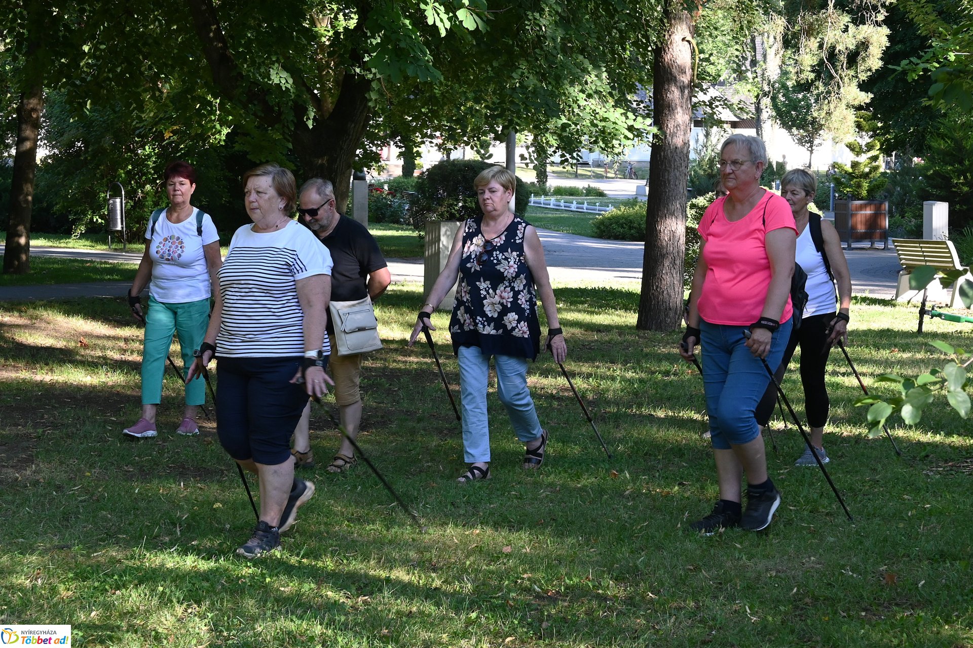Szerdai nordic walking Sóstón, mely mindenki számára ingyenesen vehető igénybe