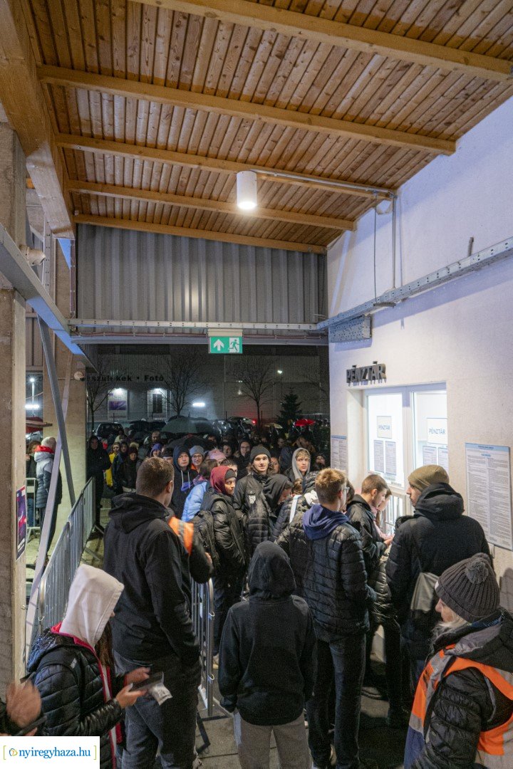 Szezonnyitó ICE Party a  Városi Jégpályán!