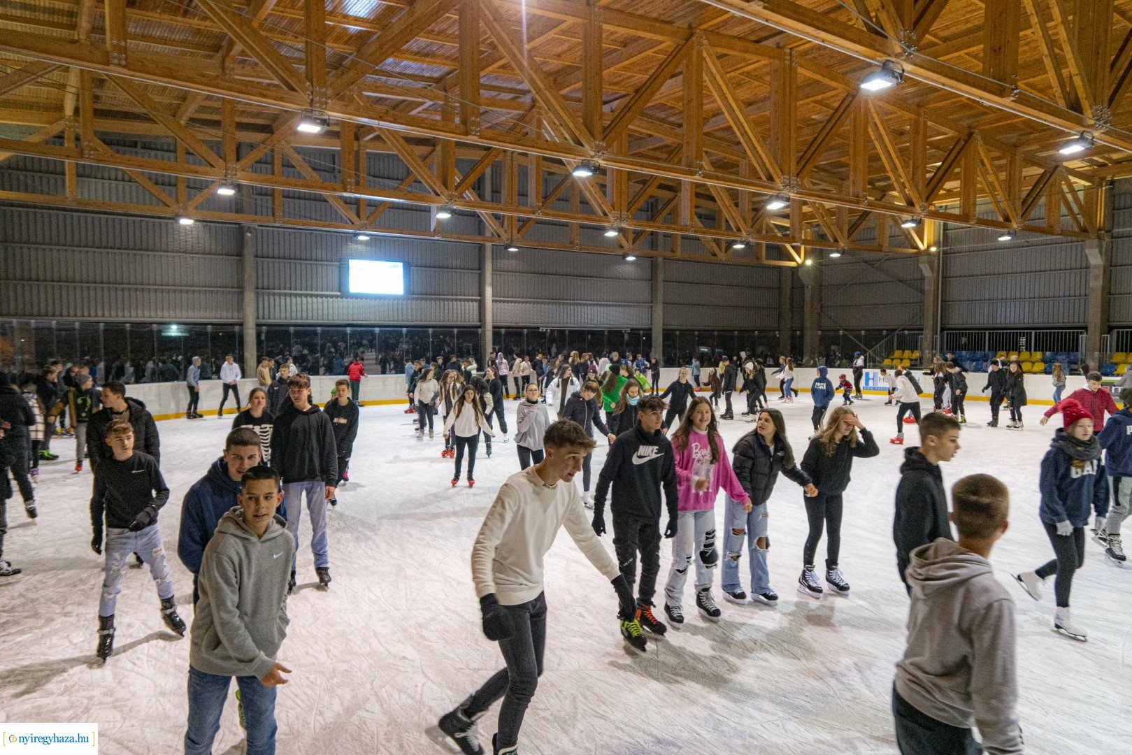 Szezonnyitó ICE Party a  Városi Jégpályán!