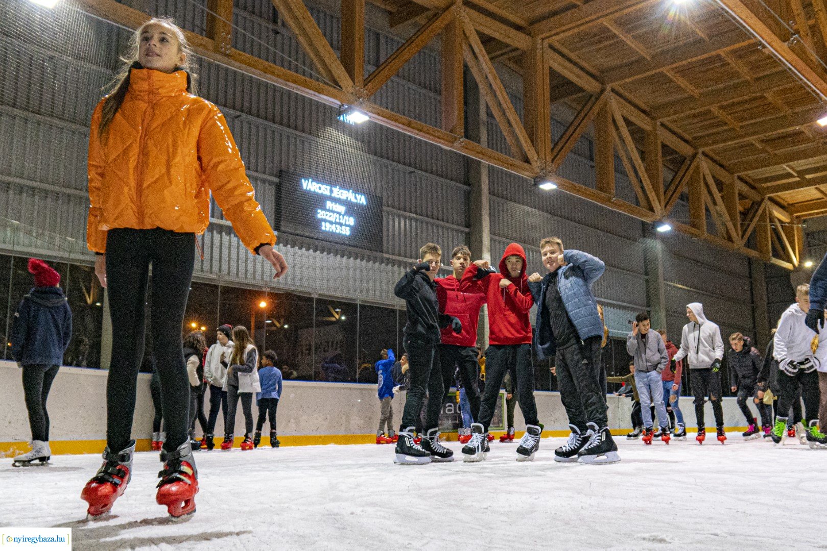 Szezonnyitó ICE Party a  Városi Jégpályán!