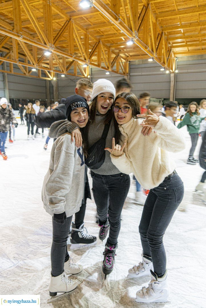 Szezonnyitó ICE Party a  Városi Jégpályán!