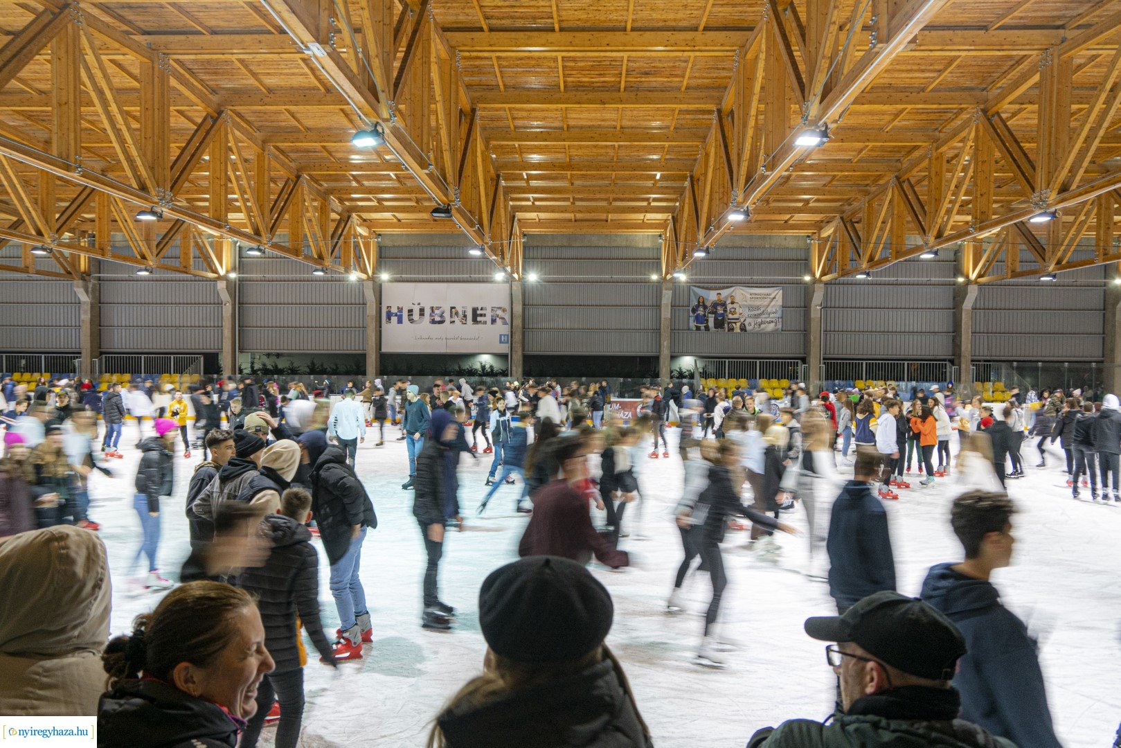 Szezonnyitó ICE Party a  Városi Jégpályán!