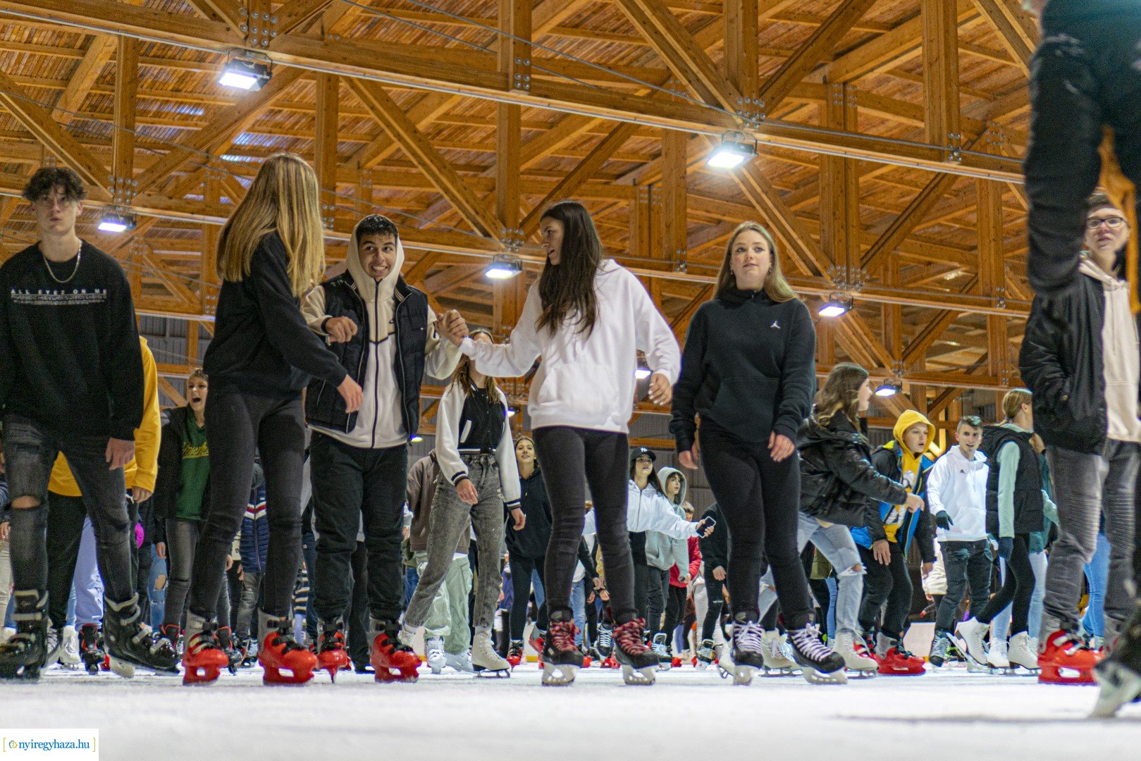 Szezonnyitó ICE Party a  Városi Jégpályán!