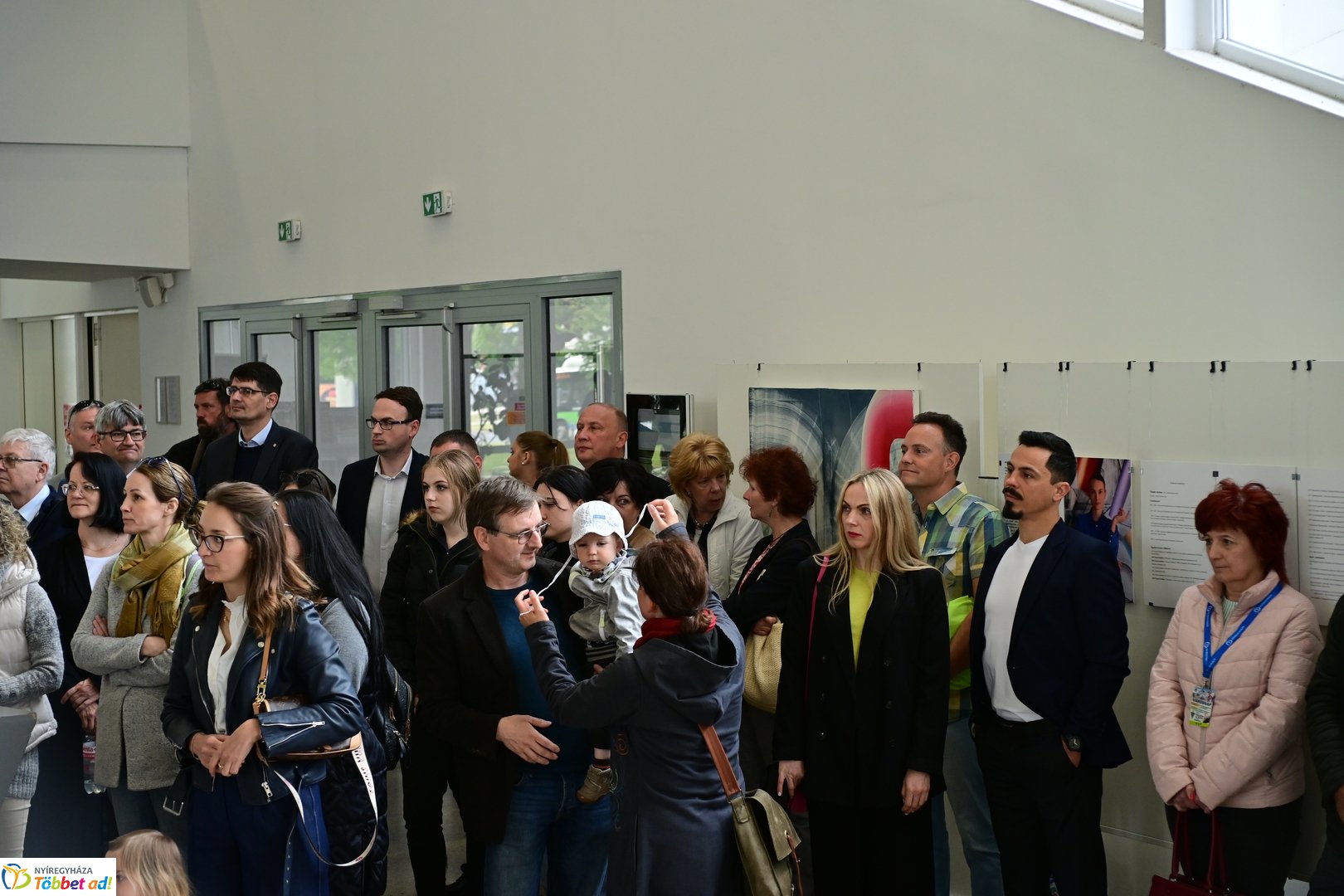 Színköd és Fényformák kiállítás 2025 májusában