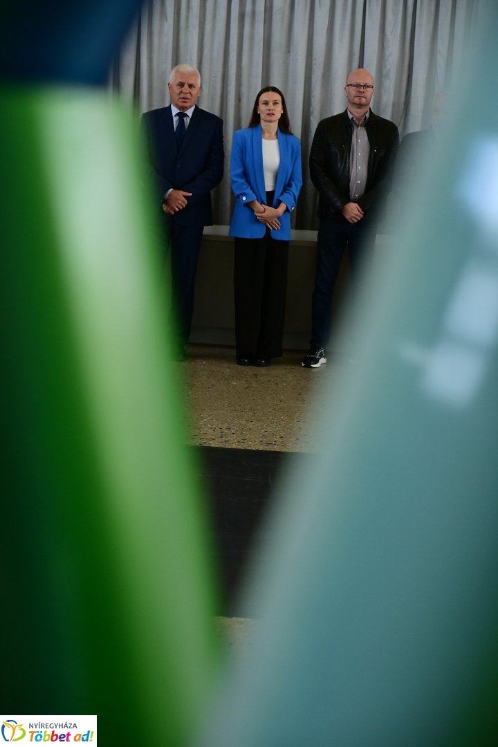 Színköd és Fényformák kiállítás 2025 májusában