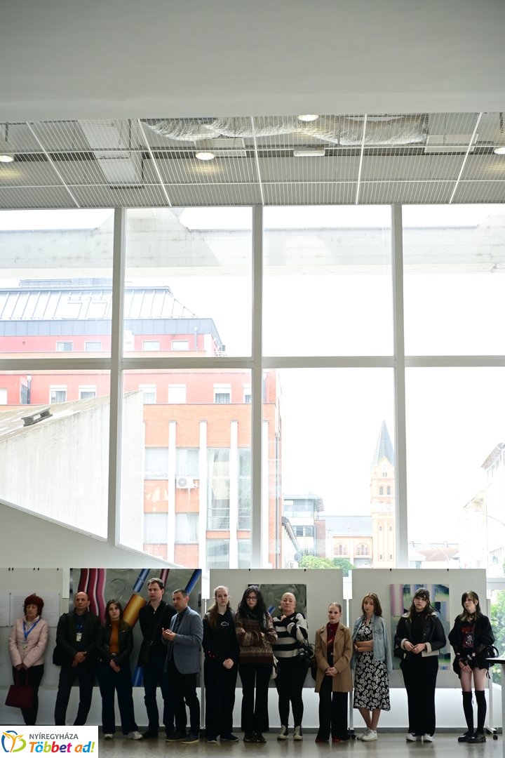 Színköd és Fényformák kiállítás 2025 májusában