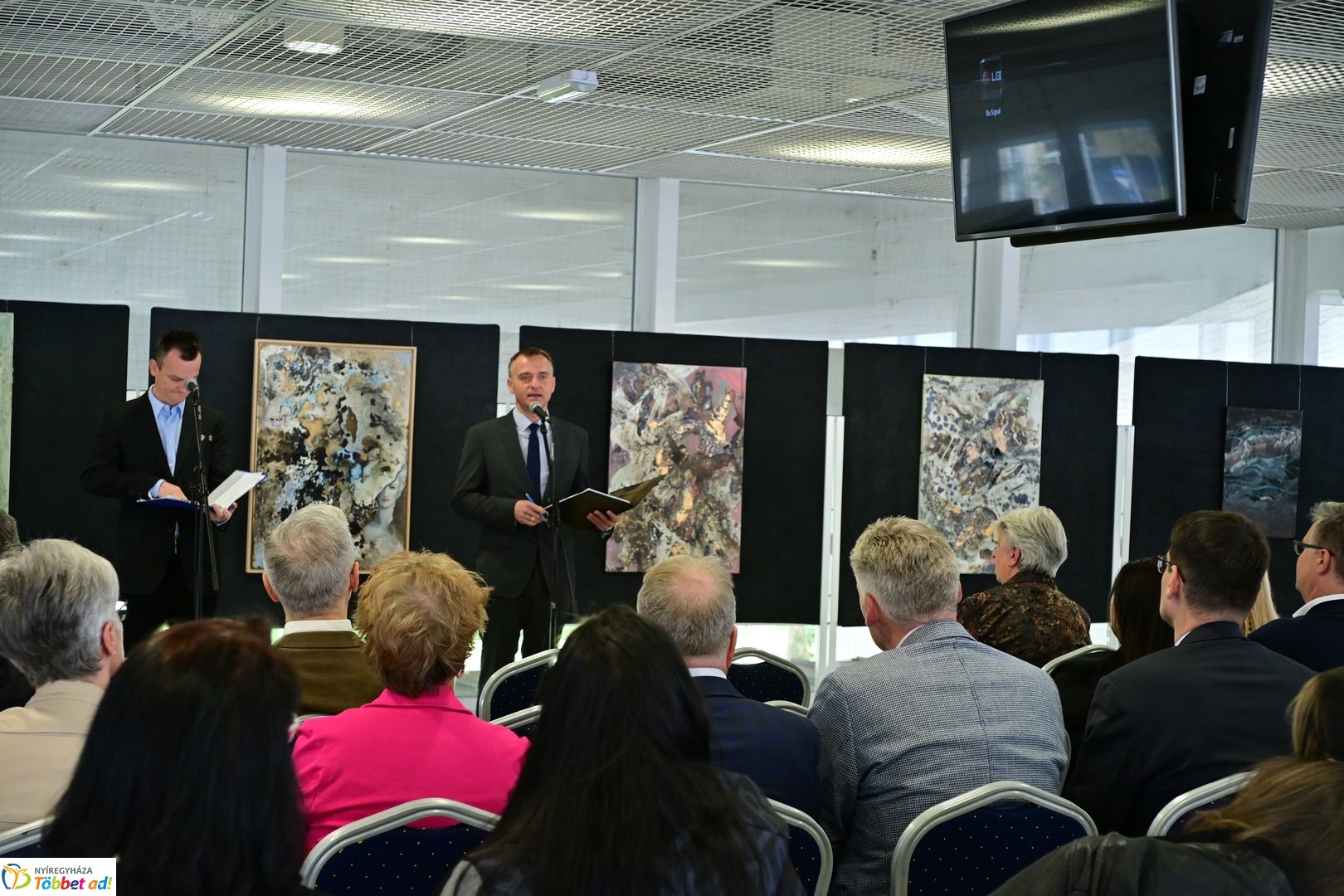 Színköd és Fényformák kiállítás 2025 májusában