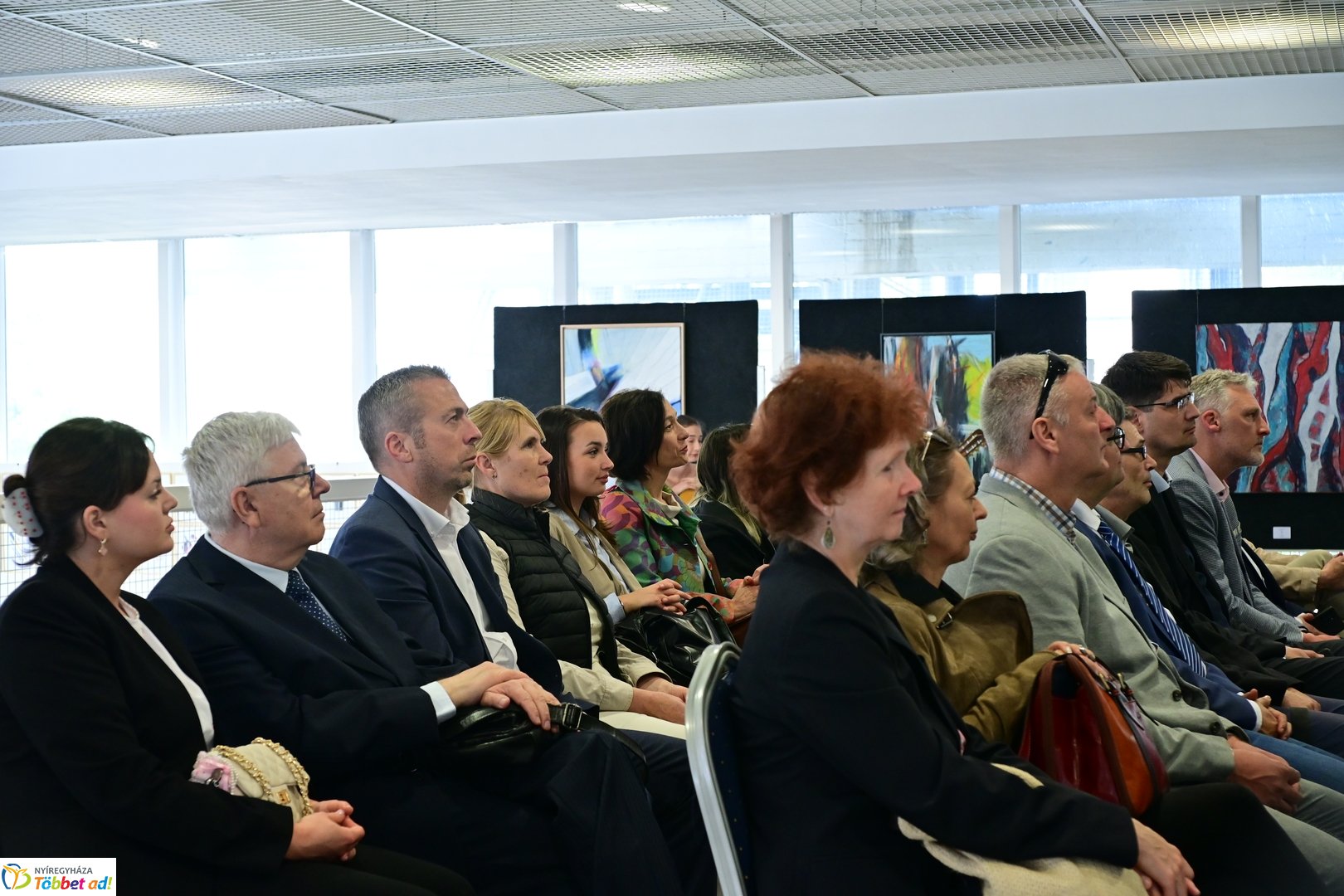 Színköd és Fényformák kiállítás 2025 májusában