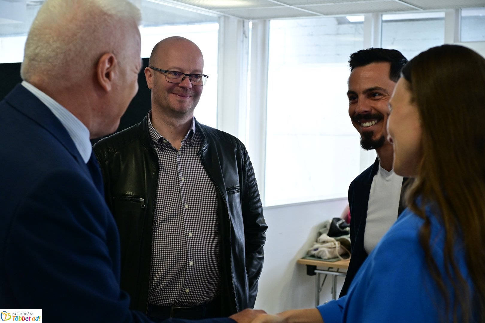 Színköd és Fényformák kiállítás 2025 májusában