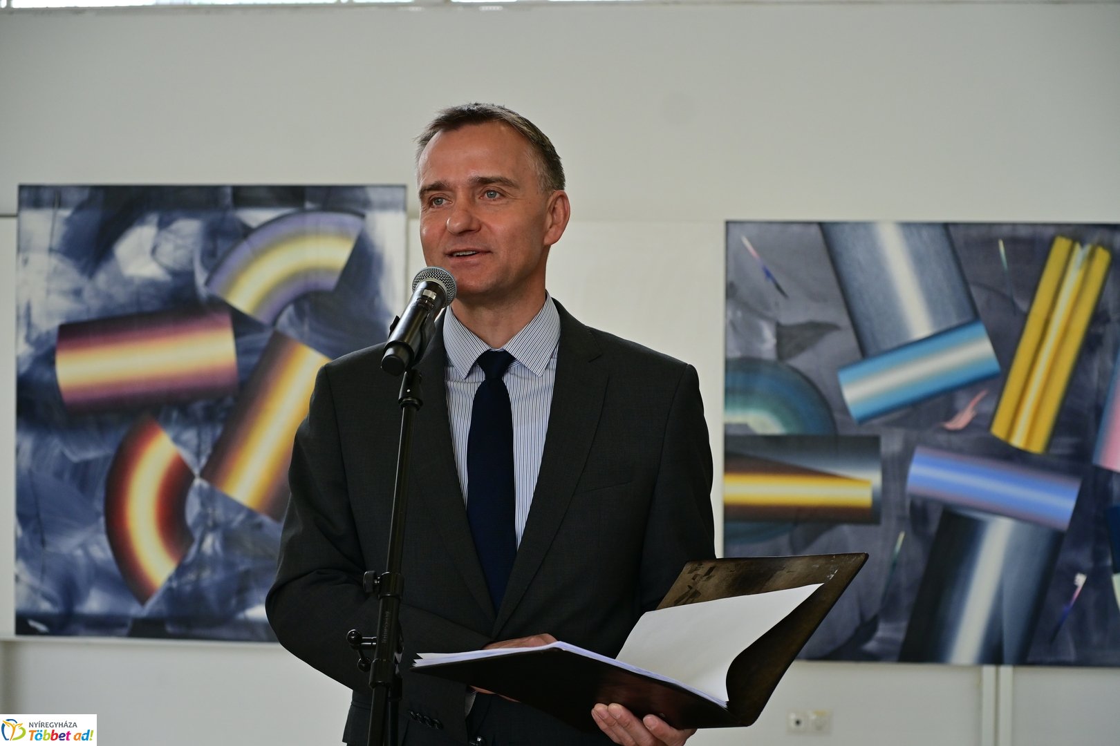 Színköd és Fényformák kiállítás 2025 májusában