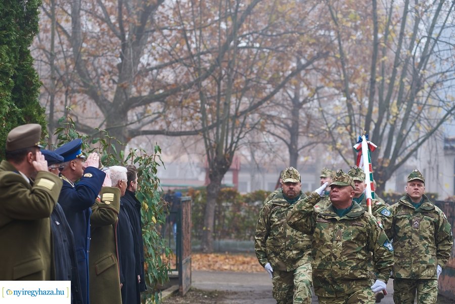 Szobor és emléktábla avató a Damjanich laktanyában