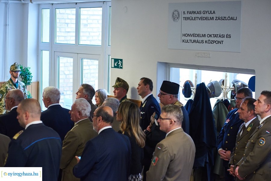 Szobor és emléktábla avató a Damjanich laktanyában