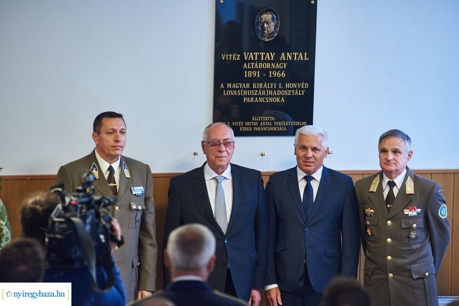 Szobor és emléktábla avató a Damjanich laktanyában