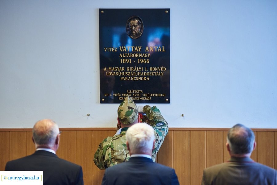 Szobor és emléktábla avató a Damjanich laktanyában