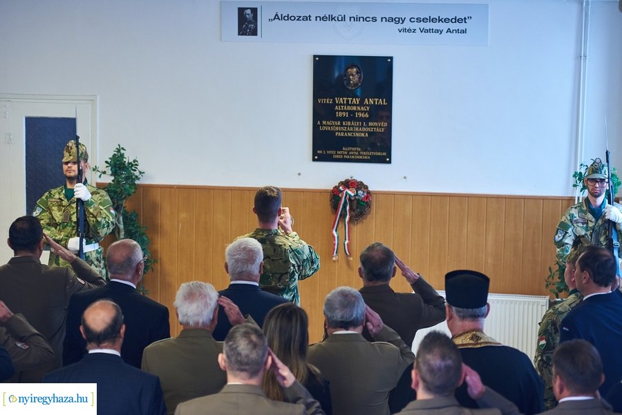 Szobor és emléktábla avató a Damjanich laktanyában