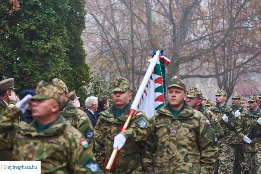Szobor és emléktábla avató a Damjanich laktanyában