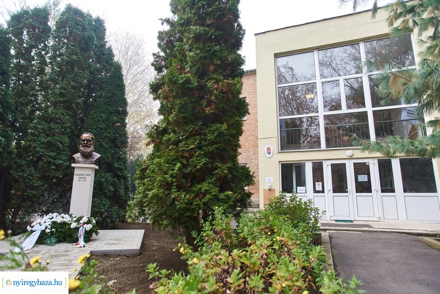 Szobor és emléktábla avató a Damjanich laktanyában