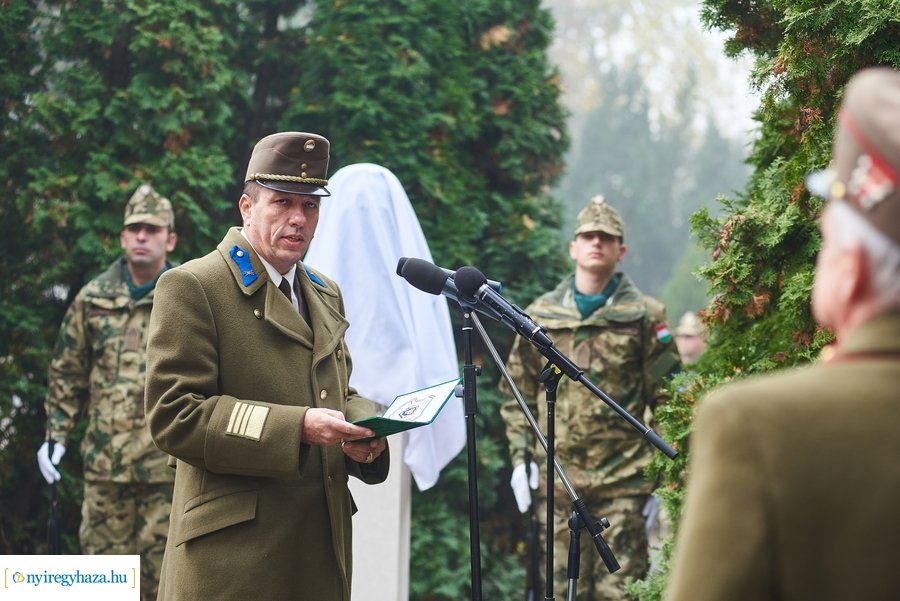 Szobor és emléktábla avató a Damjanich laktanyában