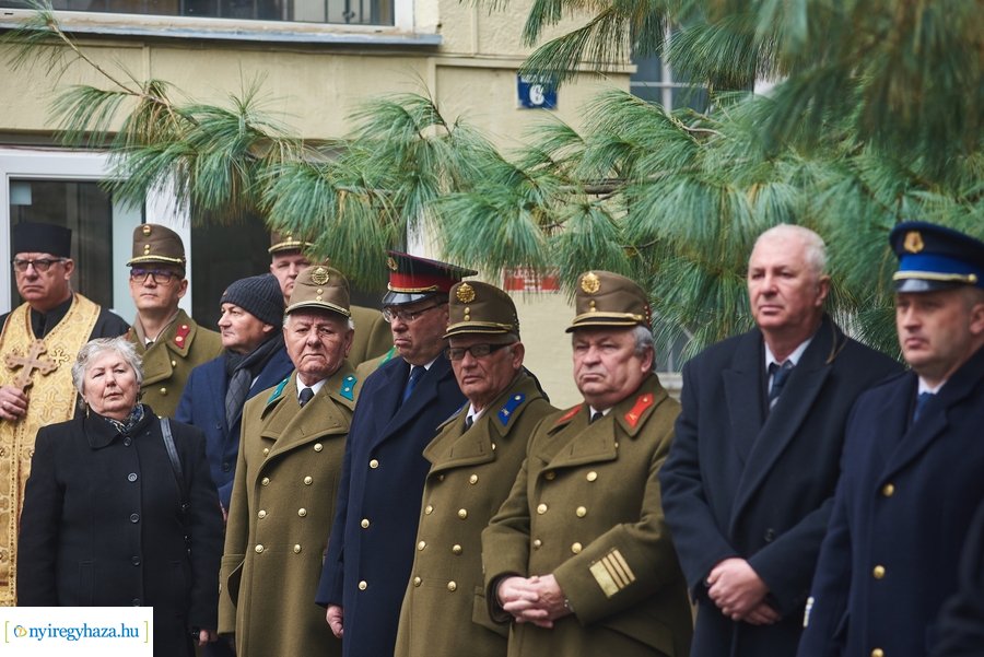 Szobor és emléktábla avató a Damjanich laktanyában