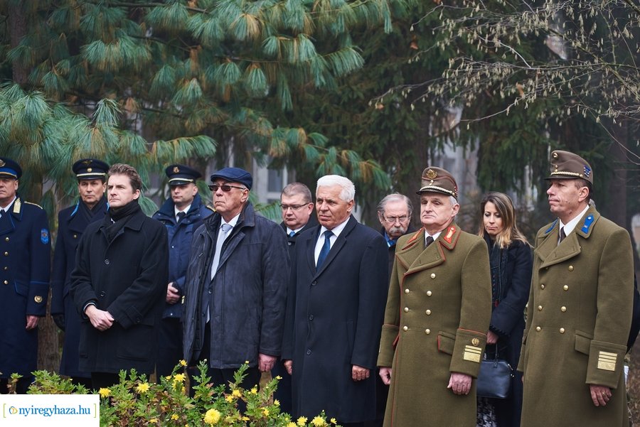 Szobor és emléktábla avató a Damjanich laktanyában