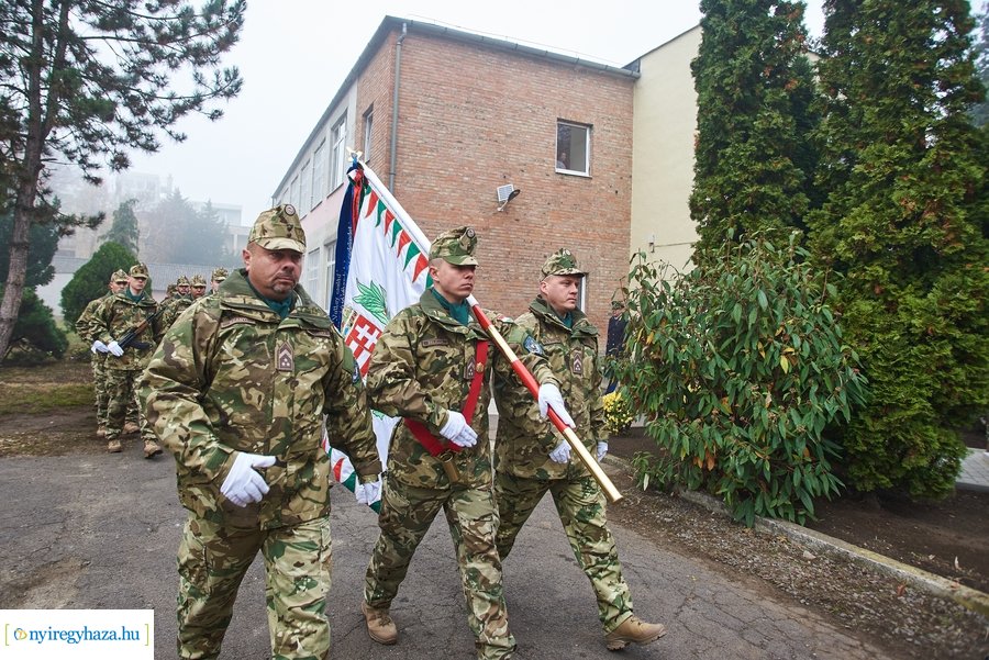 Szobor és emléktábla avató a Damjanich laktanyában