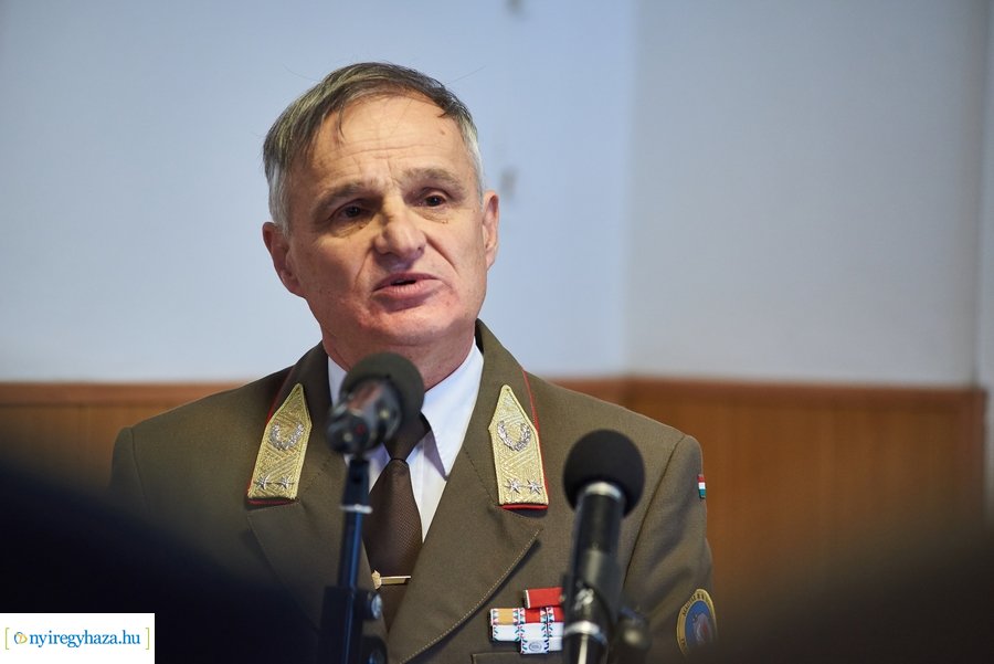 Szobor és emléktábla avató a Damjanich laktanyában