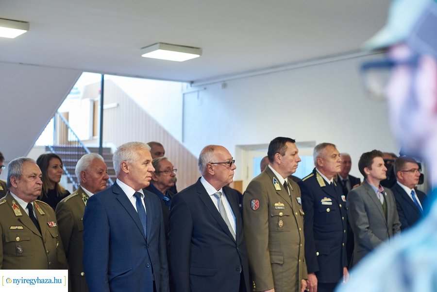 Szobor és emléktábla avató a Damjanich laktanyában