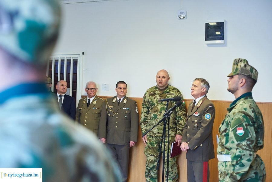 Szobor és emléktábla avató a Damjanich laktanyában