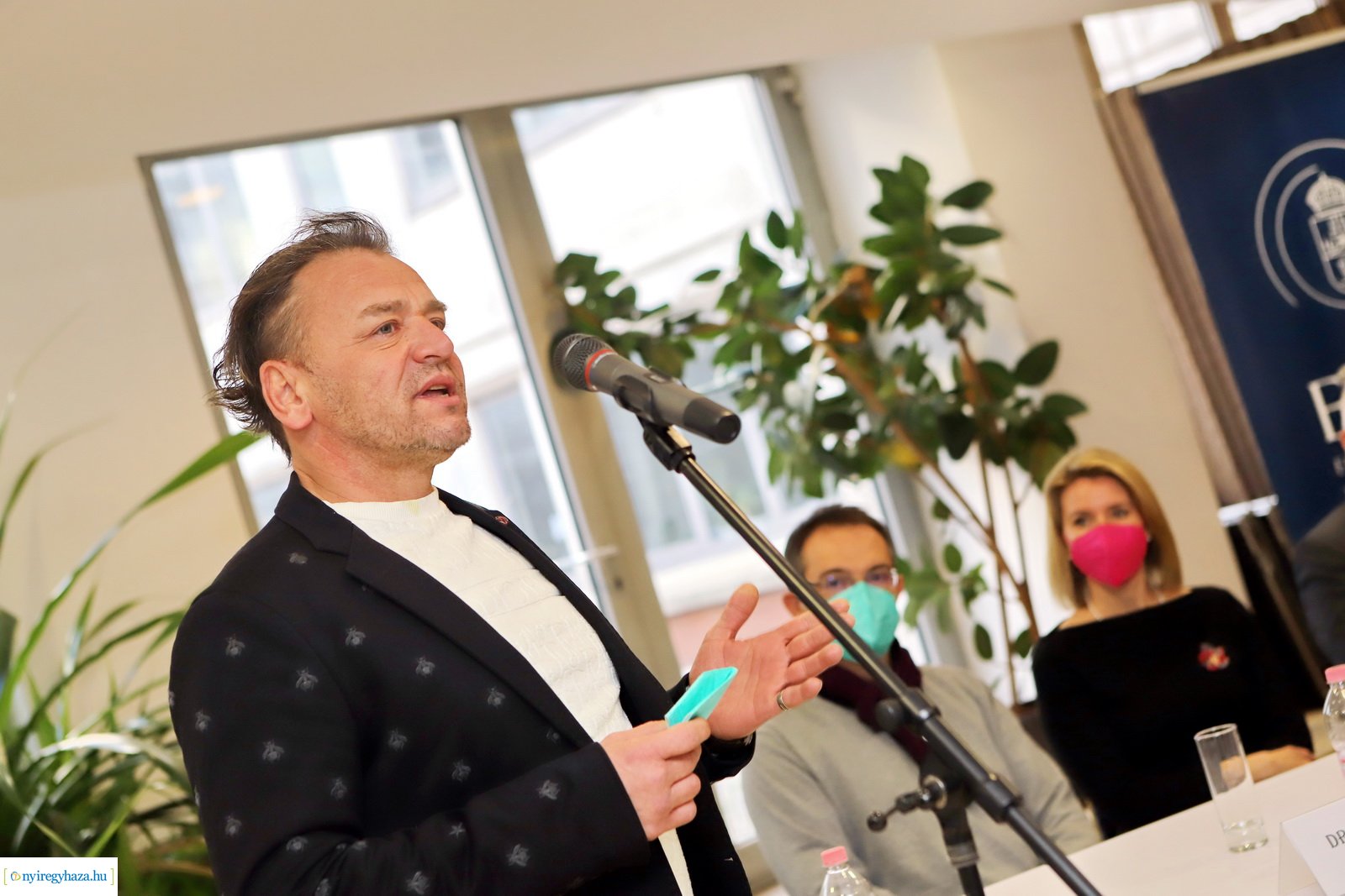 Szobrot emeltek a méhnyakrák elleni küzdelemnek az ELTE-n