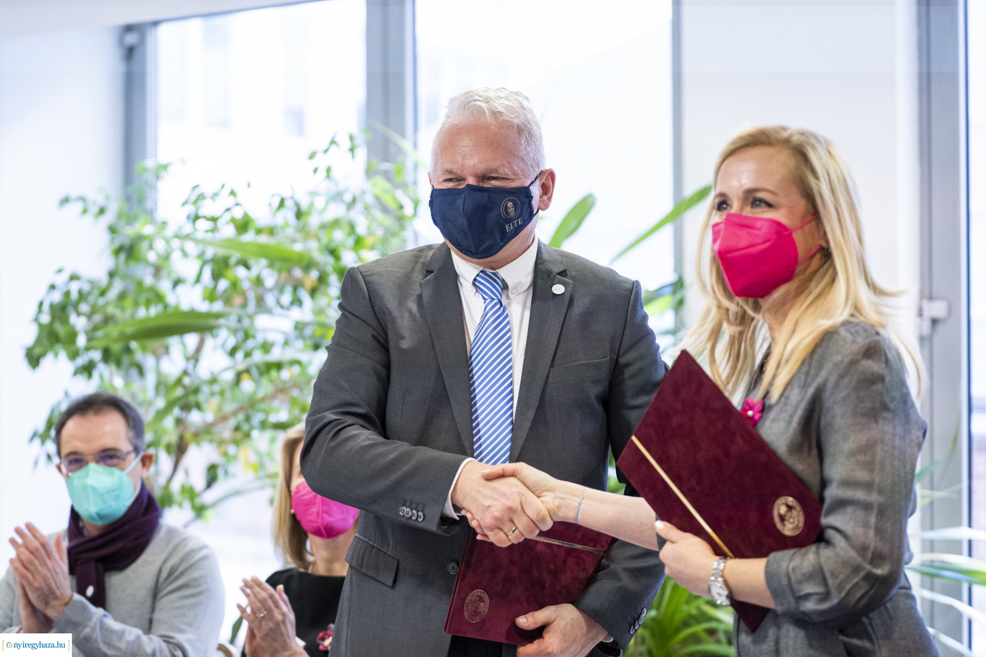 Szobrot emeltek a méhnyakrák elleni küzdelemnek az ELTE-n